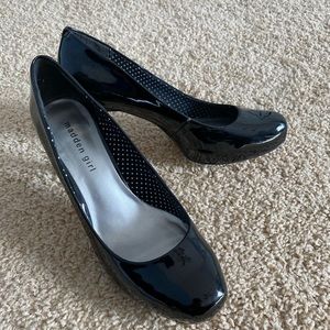 FINAL PRICE- madden girl black patent pumps